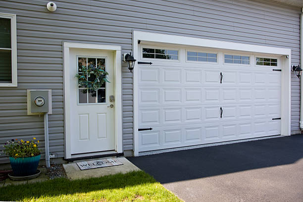 24/7 Emergency Garage Door Panel Replacement experts in Spring Valley, NV